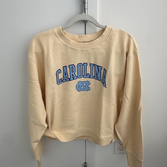cropped ribbed butter yellow UNC pullover sweatshirt 
Size XL - Picture 1 of 3